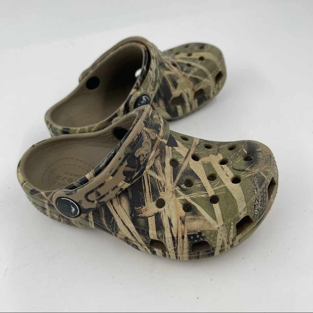Crocs Boys Green Tan Camouflage Shoes Clogs - Size 8 C